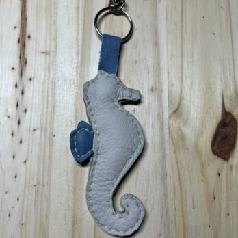 latelier51 creation maroquinerie artisanale sac portefeuille porte cle hippocampe