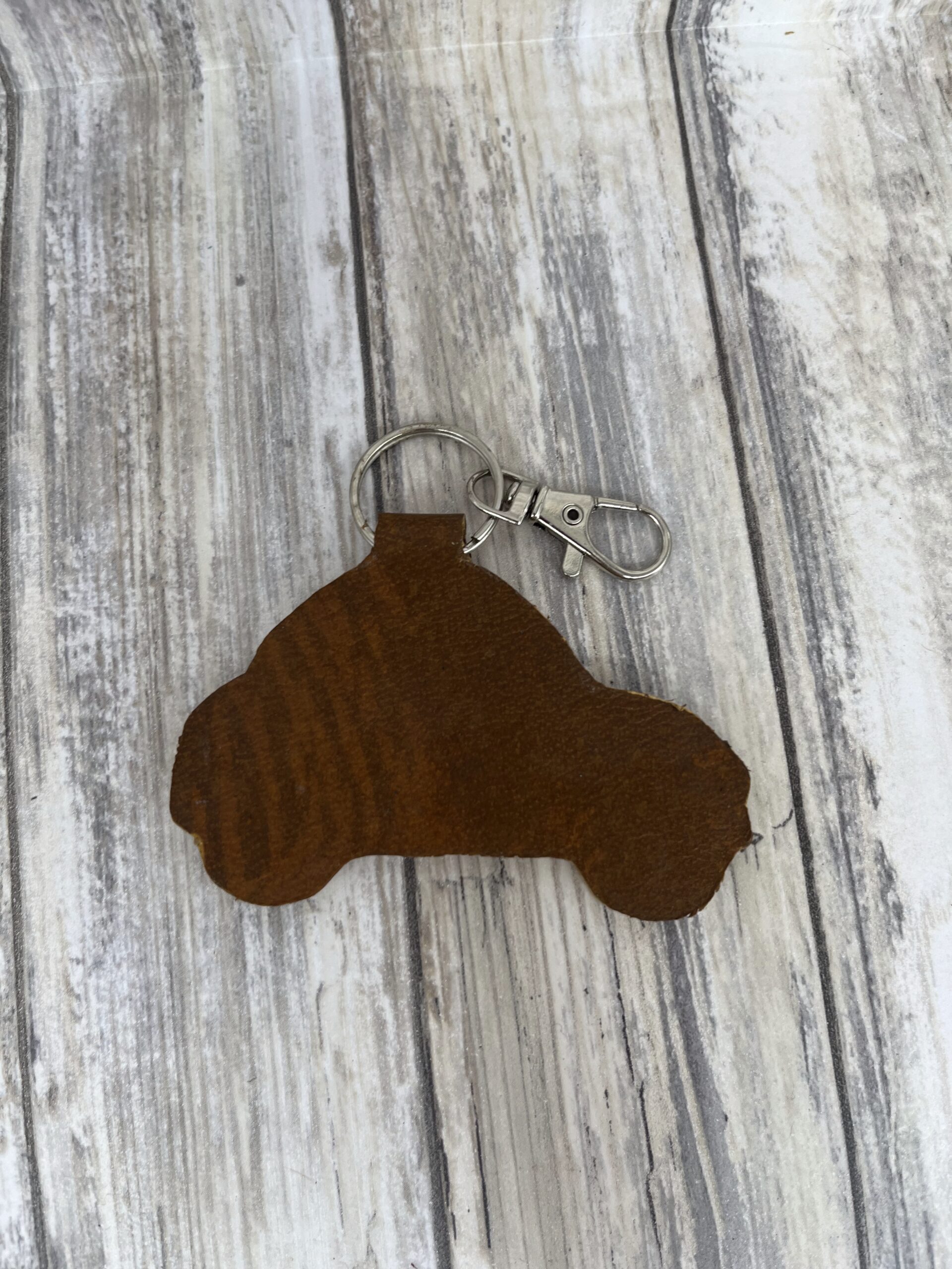 latelier51 creation maroquinerie artisanale sac portefeuille porte cle voiture marron face arriere