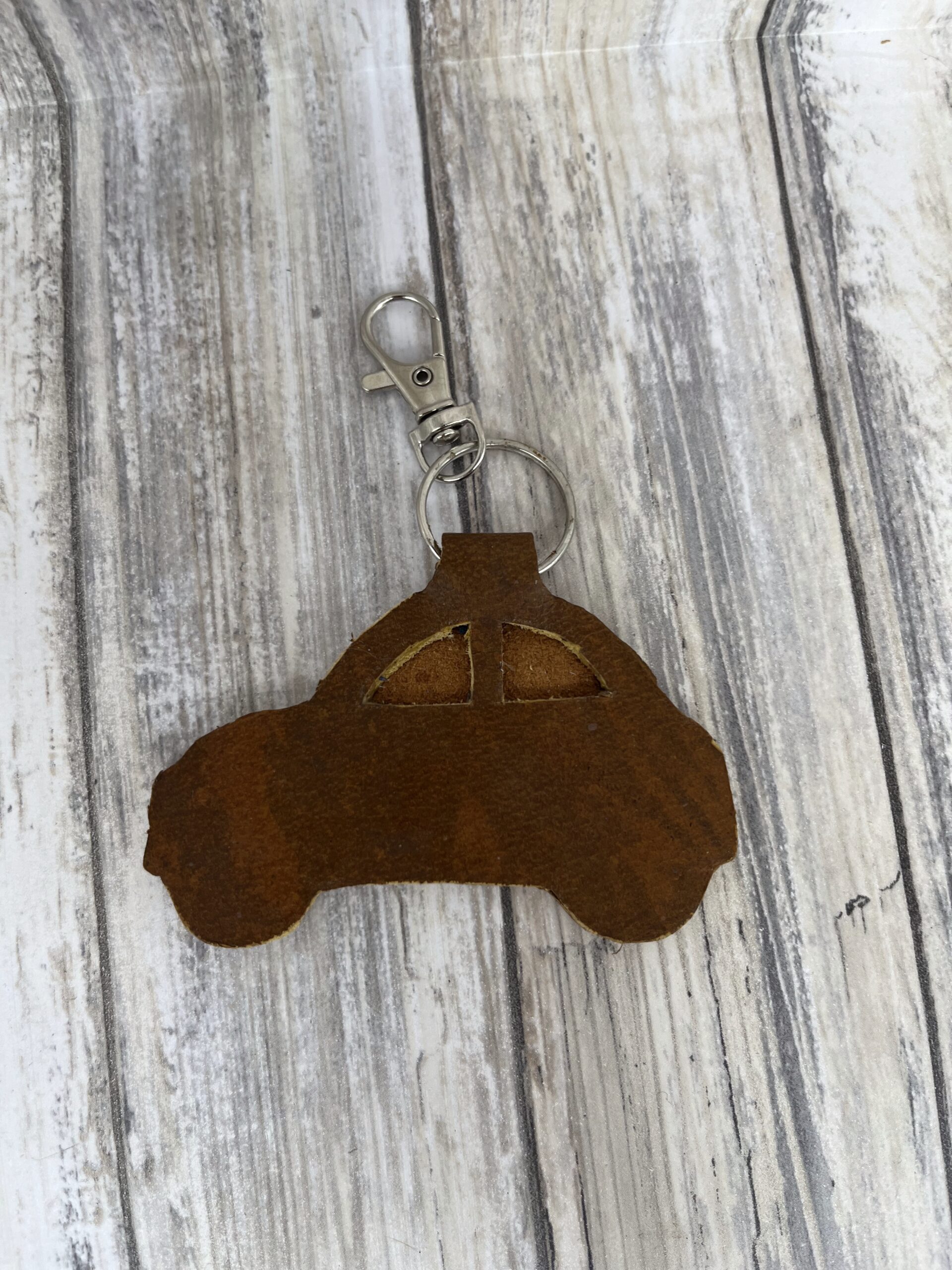 latelier51 creation maroquinerie artisanale sac portefeuille porte cle voiture marron face avant