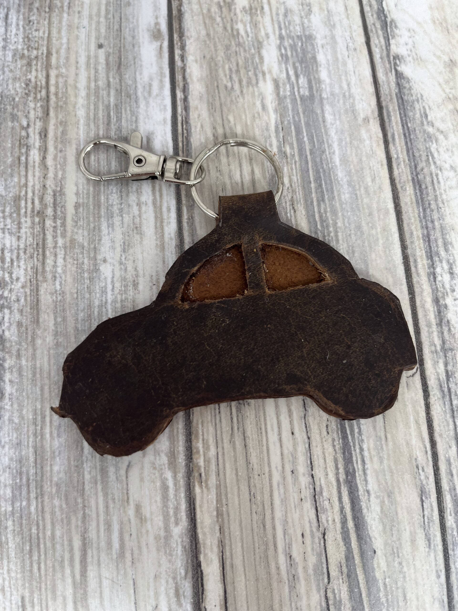 latelier51 creation maroquinerie artisanale sac portefeuille porte cle voiture marron fonce face avant